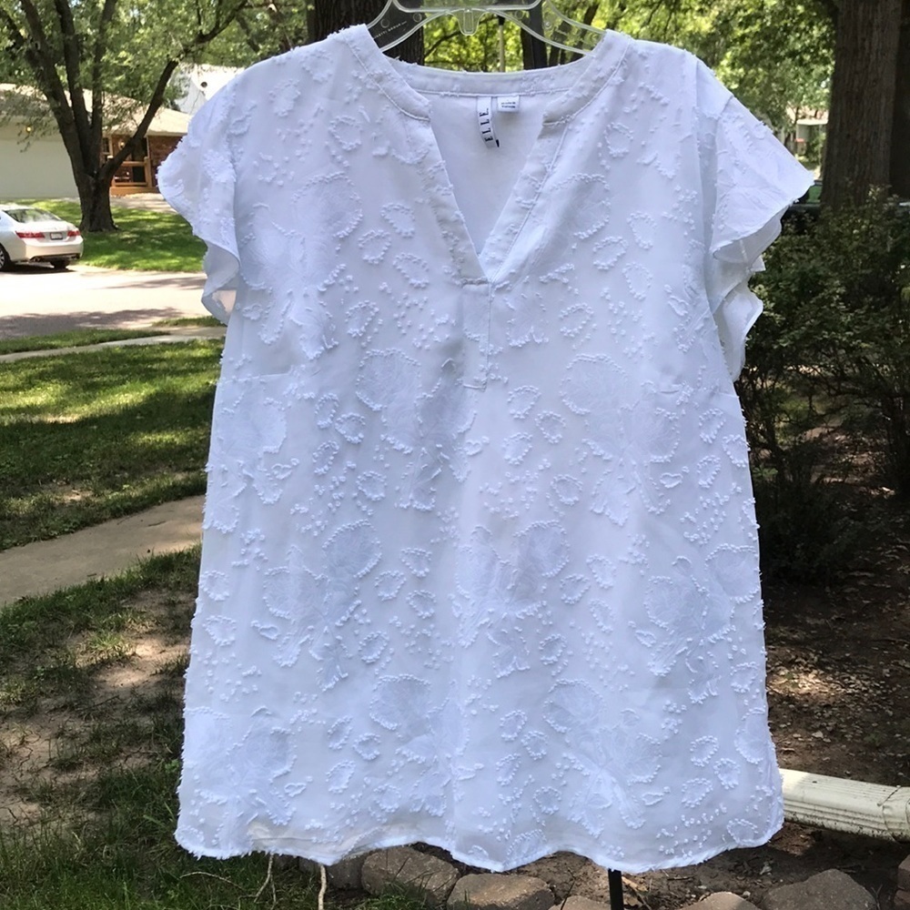 ELLE Women’s White Tunic Blouse Lined Textured Floral Design Flutter Sleeves L